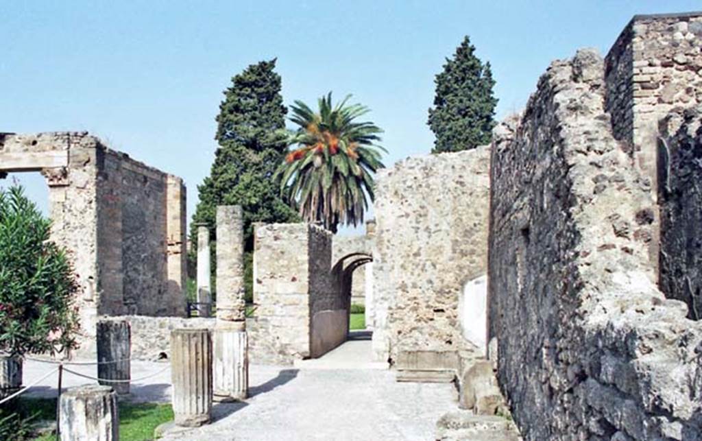 VI.12.2 Pompeii. October 2001. Looking north from east portico of middle peristyle, towards oecus, centre left. In the centre is the corridor to the Second or Rear peristyle. Photo courtesy of Peter Woods.
