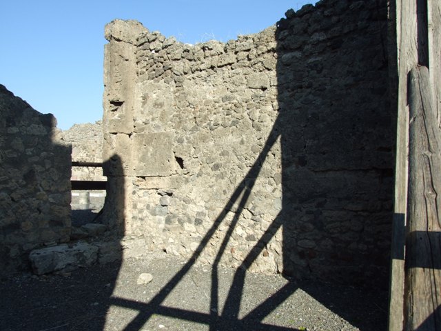 VI.13.1 Pompeii. December 2007. Doorway in north wall looking into atrium of VI.13.2.  