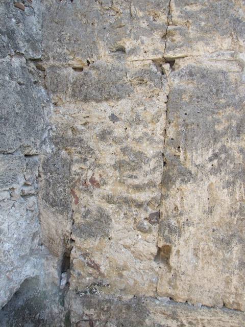 VI.13.5 Pompeii. December 2007. West wall of shop.