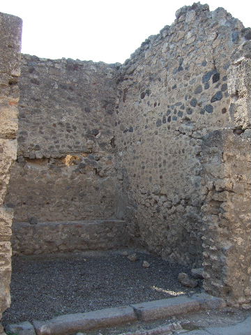 VI.13.14 Pompeii. December 2007. West wall with masonry bench.