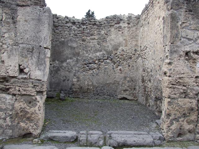 VI.13.15 Pompeii. December 2004. Entrance doorway.