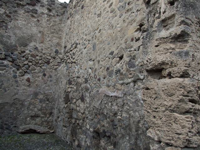 VI.13.15 Pompeii. December 2007. Remains of base for stairs, in south-west corner.