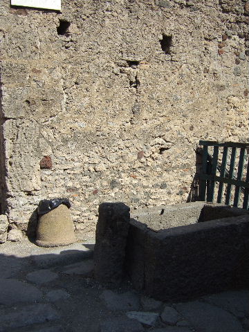 VI.13.17 Pompeii. December 2004. Looking south-east to entrance doorway to bar-room.