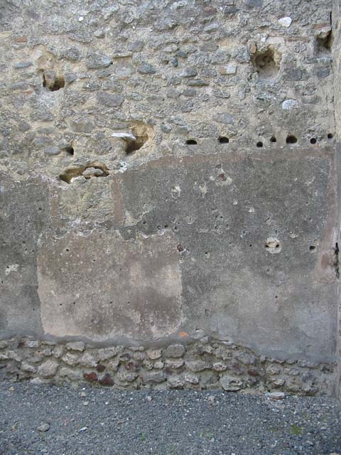 VI.13.17 Pompeii. September 2005. Looking east along corridor, towards garden and rooms in VI.13.16 on east side.