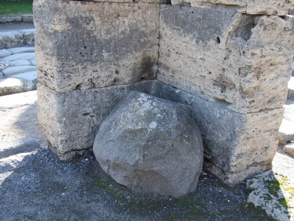 VI.14.1 Pompeii. December 2007. Recess in west wall of cubiculum at rear on west side.