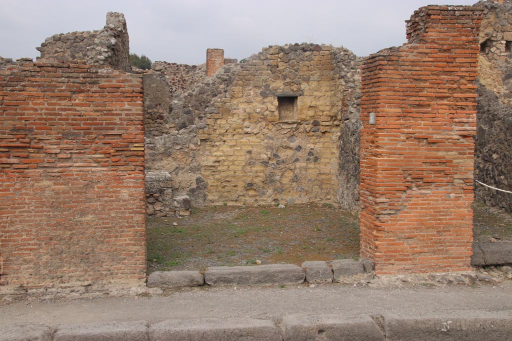 VI.14.4 Pompeii. December 2006. North wall of shop.
