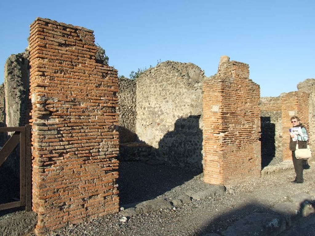 VI.14.6 Pompeii. December 2006. East wall of shop.