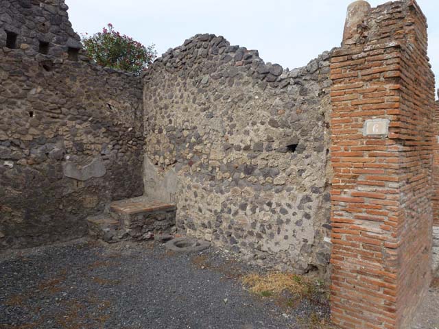 VI.14.6 Pompeii. December 2006. Cistern-mouth near east wall.