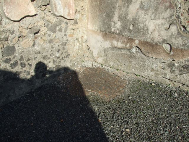 VI.14.10 Pompeii. December 2007. Front threshold or sill for sliding wooden door.