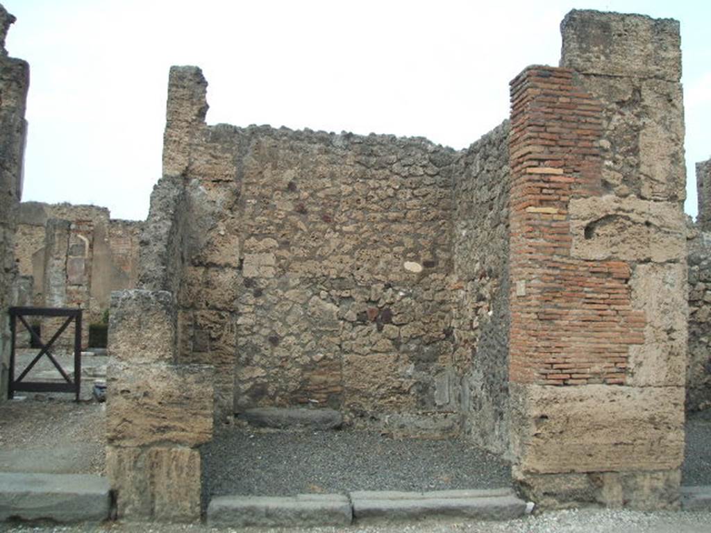 VI.14.13 Pompeii. December 2007. North-east corner of shop.