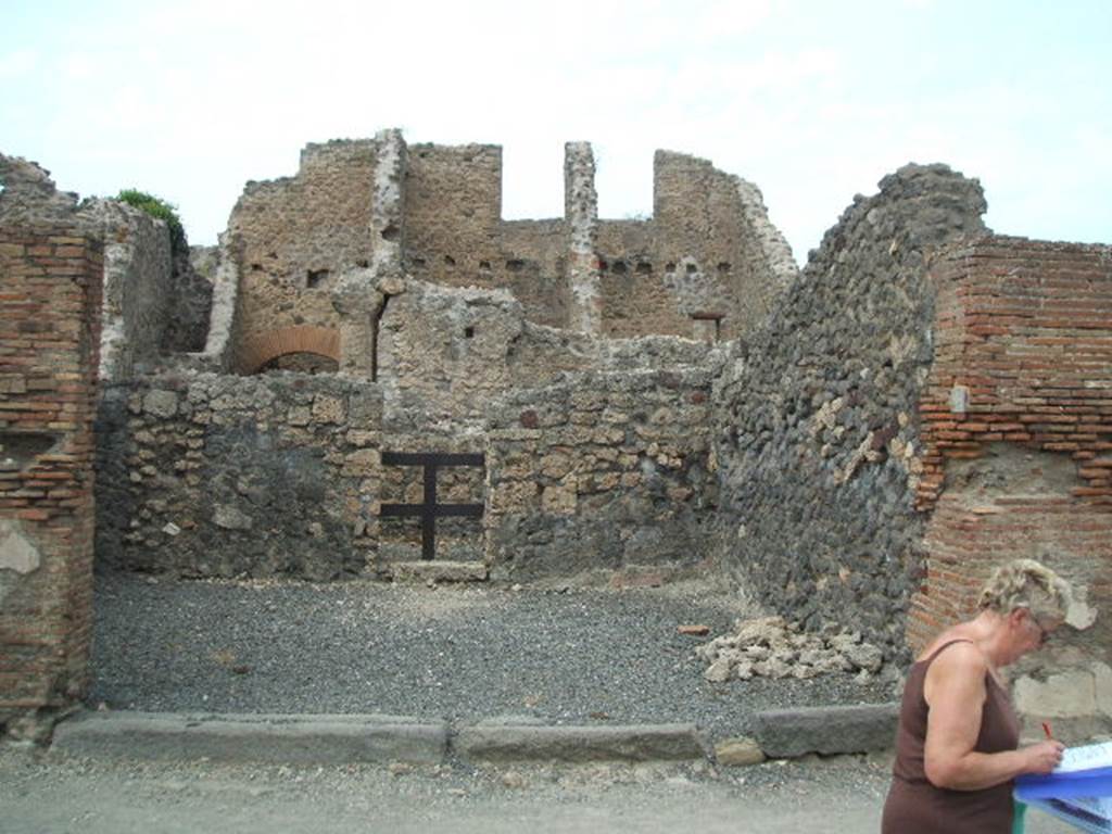VI.14.15 Pompeii. December 2007. North wall of shop, with doorway to rear room.