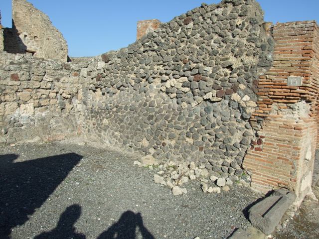 VI.14.15 Pompeii. May 2005. North wall with doorway to rear room.