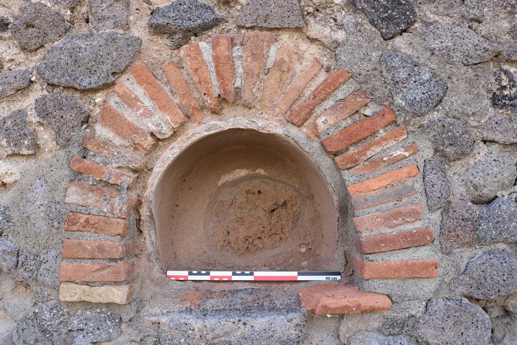 VI.14.16.  Entrance to rear room on east side.
