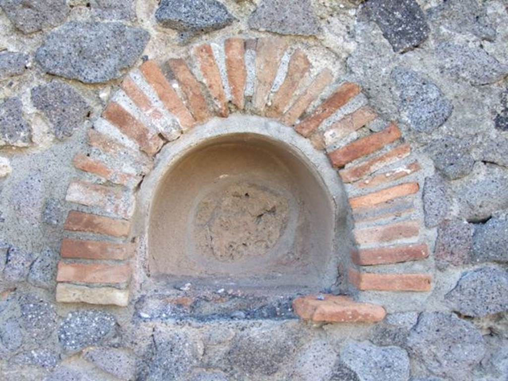 VI.14.16 Caupona.  
Linked to VI.14.17 and VI.14.12

VI.14.16 front 
and VI.14.17 around corner behind pillar on Via del Vesuvio

