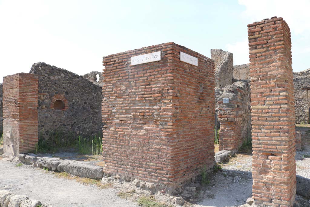 VI.14.17 Pompeii. May 2006. Entrance doorway, looking west across linked area with VI.14.16.