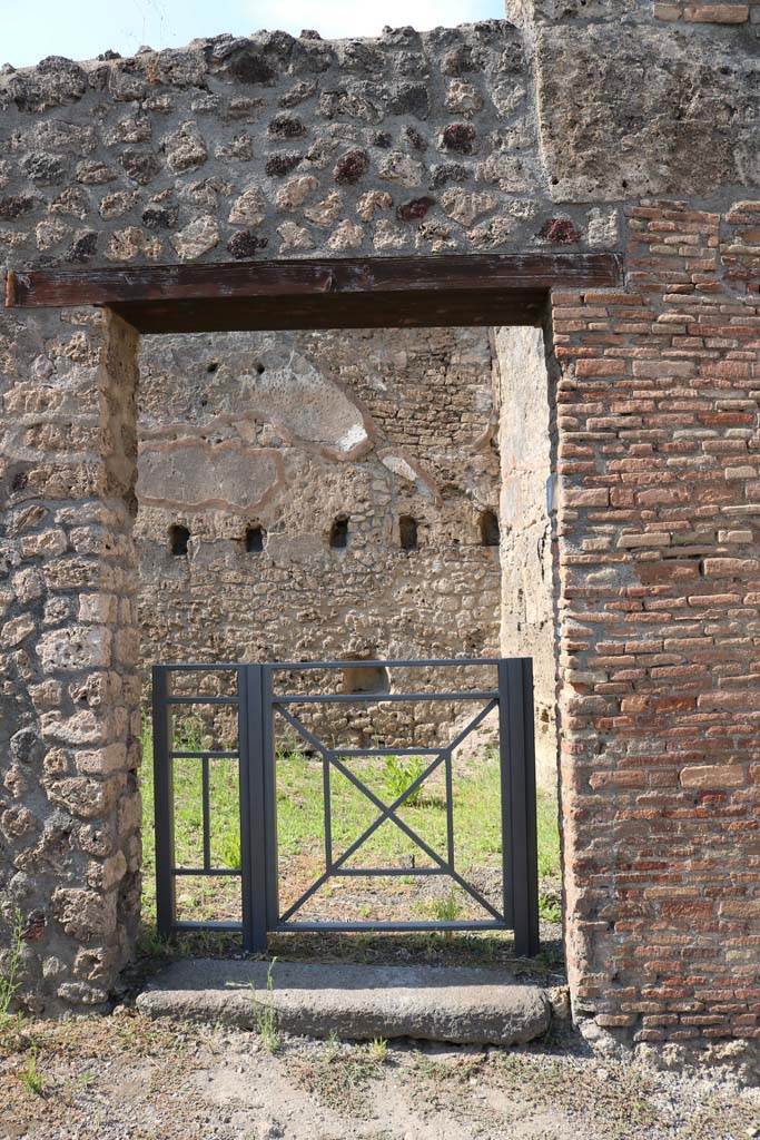 VI.14.19 Pompeii. March 2009. Looking east from atrium of VI.14.20.