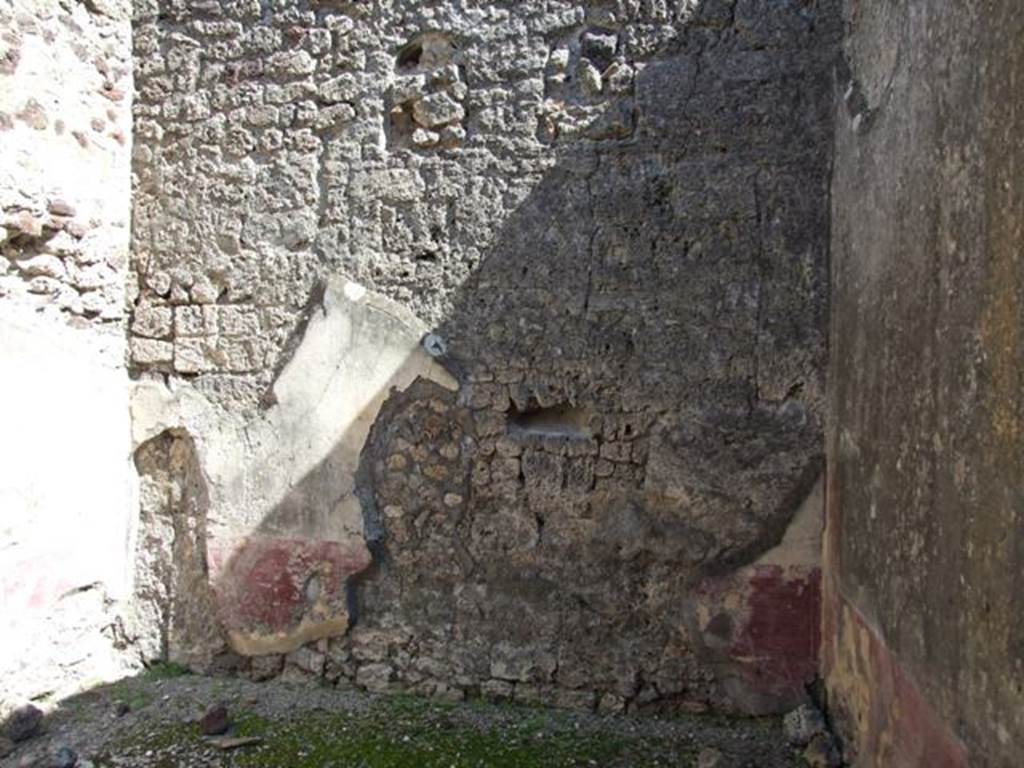 VI.14.20  Pompeii.  March 2009.  Room 10.  Triclinium.  East wall.