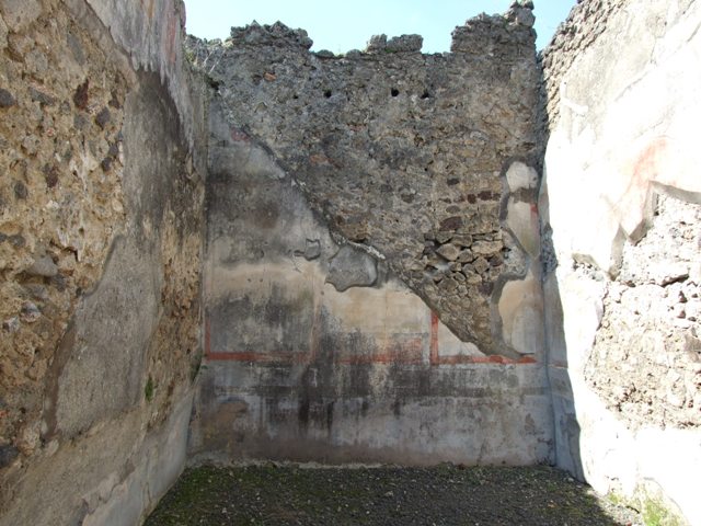 VI.14.20 Pompeii. March 2009. Room 15, south wall of triclinium, with doorway.