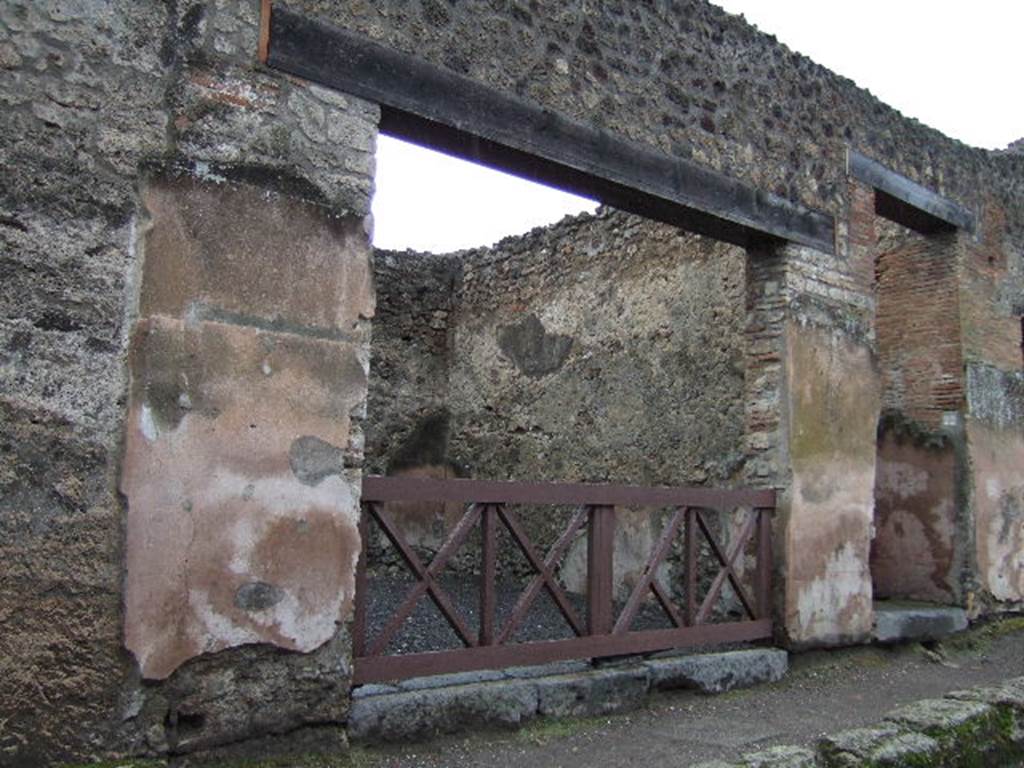 VI.14.22 Fullers workshop House of Balbinus, Pompeii May 1886.
Photograph courtesy of the Society of Antiquaries, Fox Collection.
