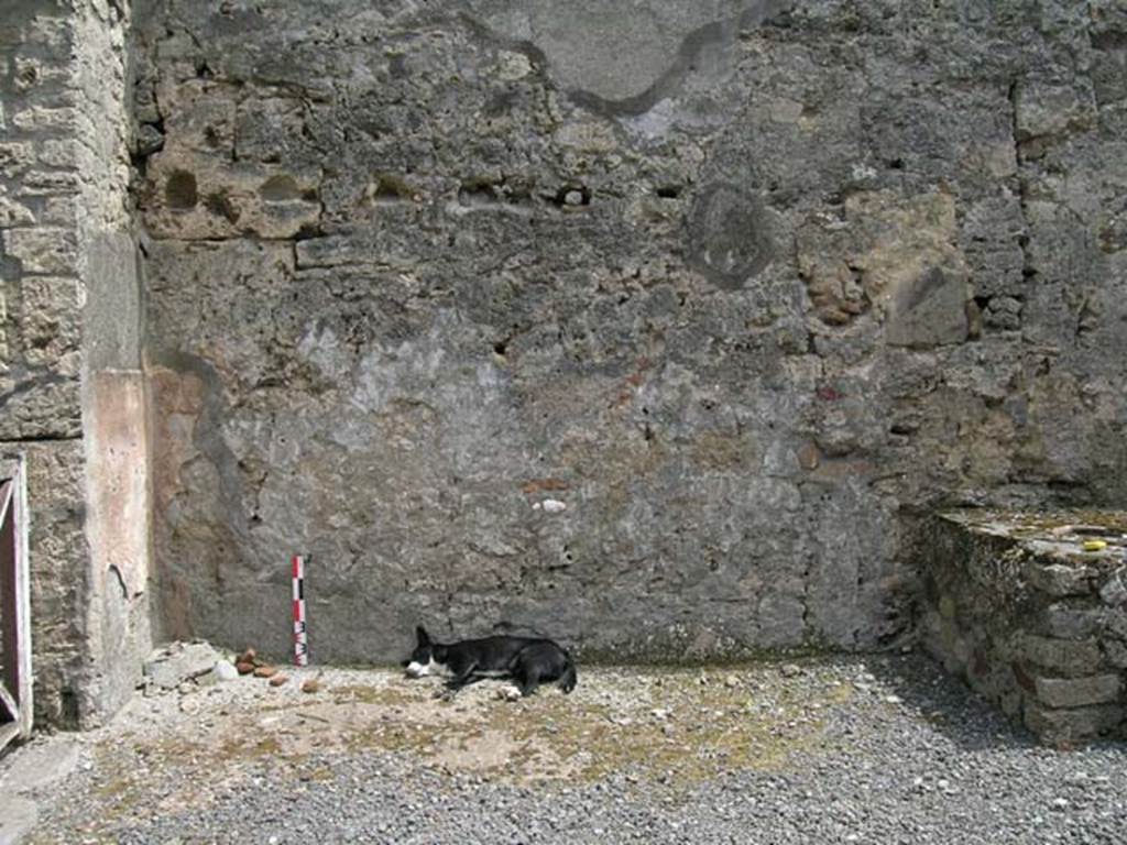 VI.14.21 Pompeii. December 2007. Centre vat.  