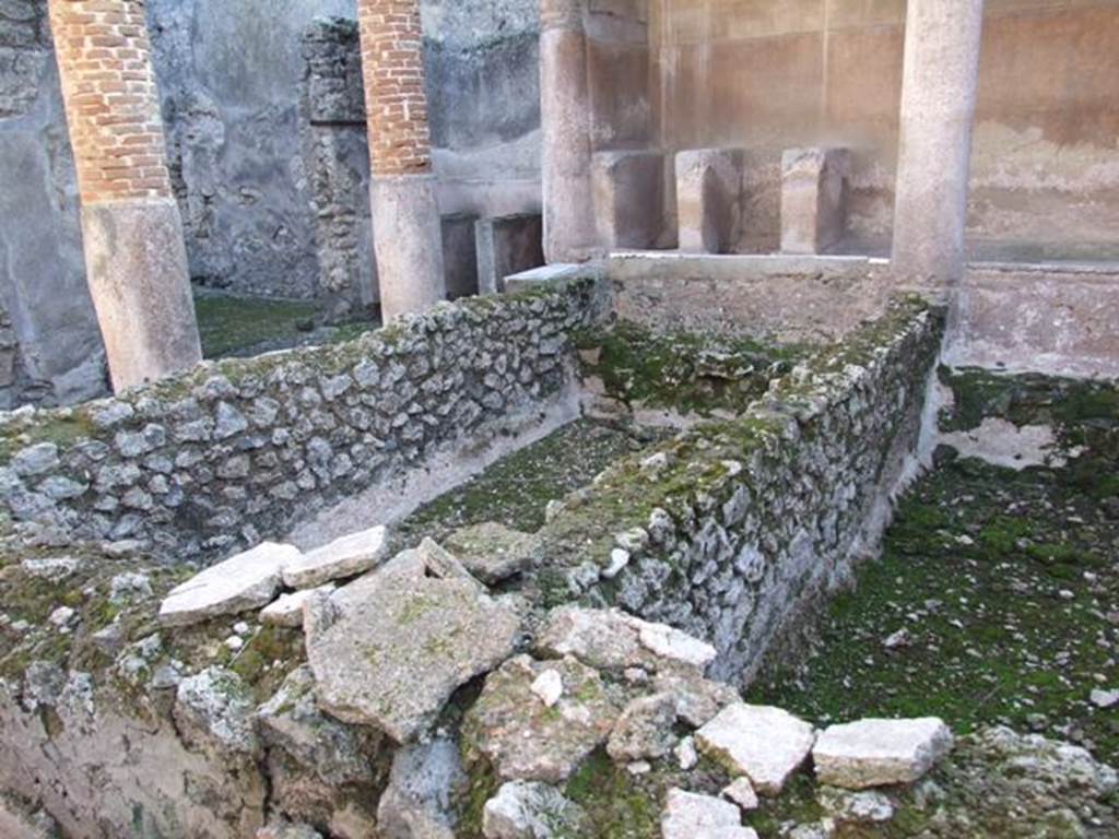 VI.14.22 Fullonica of Balbinus. December 2007. Room 12. Looking south into the east rinsing basin.