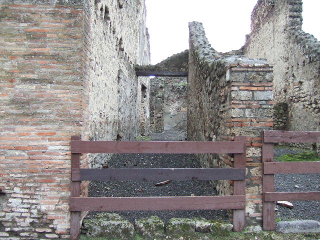 VI.14.25 Pompeii. September 2004. Looking west along entrance corridor.