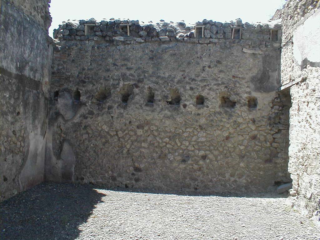 VI.14.28 Pompeii. May 2005. West wall.