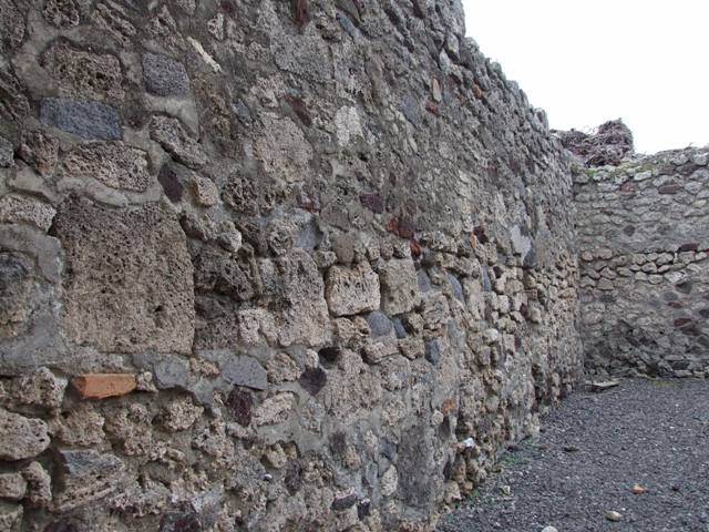 VI.14.33 Pompeii. December 2007. West side.