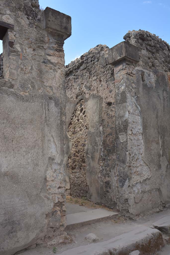 VI.14.34 Pompeii. December 2007. Entrance corridor, looking south towards tablinum.  