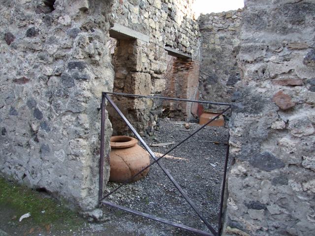 VI.14.35 Pompeii. December 2007. Looking south across bar-room of VI.14.36.  