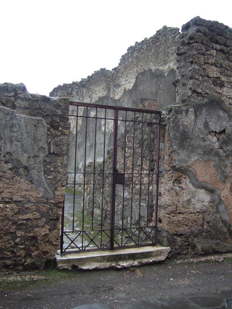 VI.14.39 Pompeii. December 2005. Entrance doorway leading into fauces/entrance corridor.
The fauces or entrance corridor had a threshold of marble, and the doorway would have been closed with two door-shutters.
According to Mau, it seemed that the shutter on the left would have remained closed, as only on the right did he see the circle that attached and closed the door with the bolt.
The flooring was made up of irregular pieces of marble and was interrupted by a strip that was intended to carry away the rainwater from the impluvium to the street.
This strip was formed of opus Signinum with a few pieces of marble and resembled the flooring of the atrium (opus Signinum with crushed lava), but from which it was distinguishable.
See Mau in Bullettino dell’Instituto di Corrispondenza Archeologica (DAIR), 1878, (p.89)