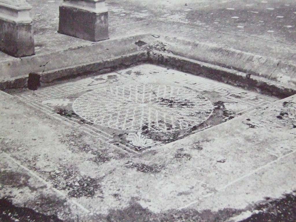 VI.14.39 Pompeii. Casa Lucrum Gaudium or Officina di tornitore. Impluvium.
Old undated photograph courtesy of the Society of Antiquaries, Fox Collection.