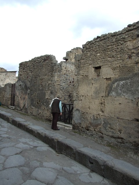 VI.14.40 Pompeii. December 2007. Entrance doorway.