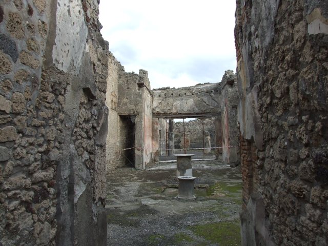 VI.14.40 Pompeii. December 2007. Looking east towards tablinum.