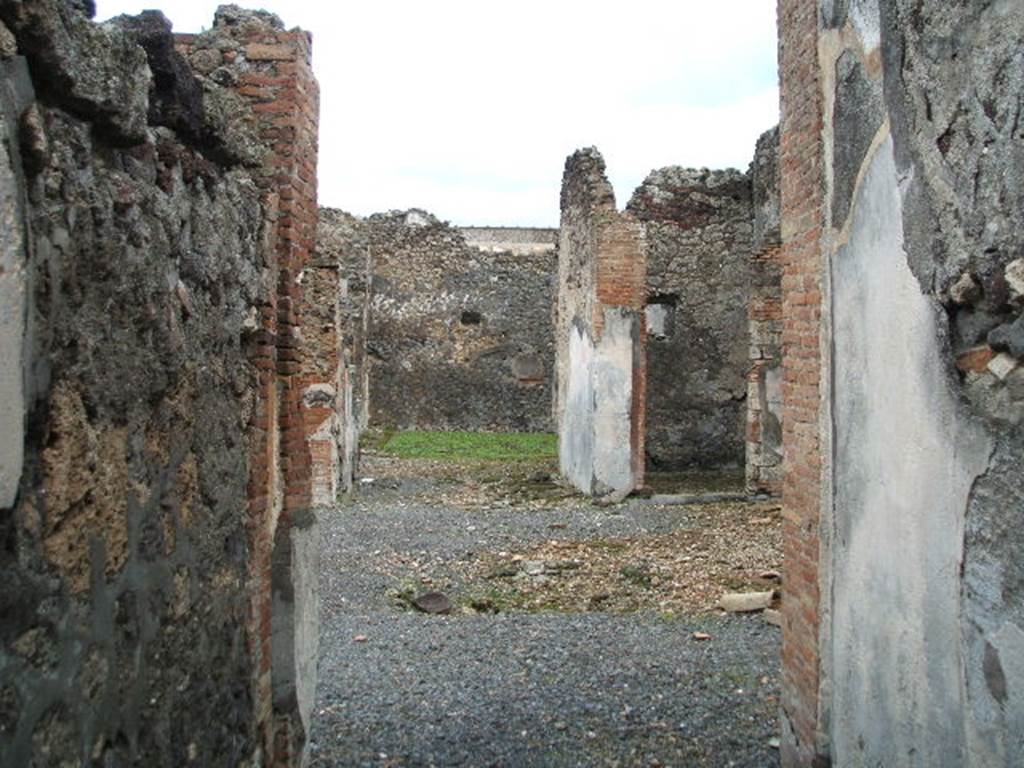 VI.14.42 Pompeii. December 2005. Doorway to room on south side of tablinum. 
