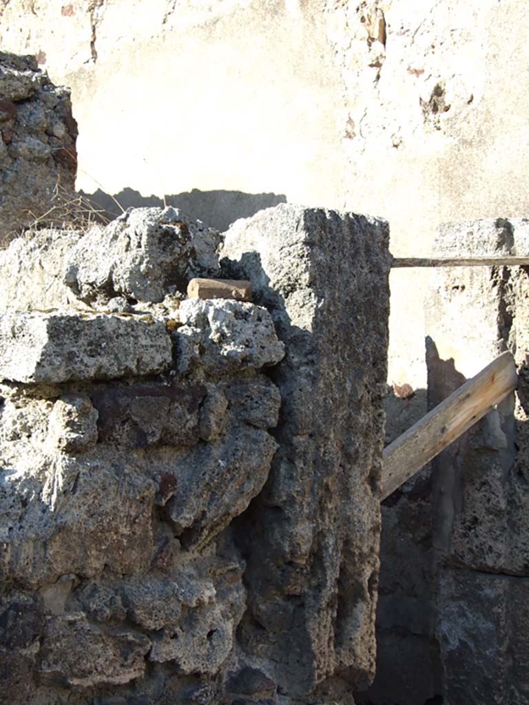 VI.14.43 Pompeii. December 2007.
Room 6, west end of corridor, looking north into first doorway of triclinium, room 15.