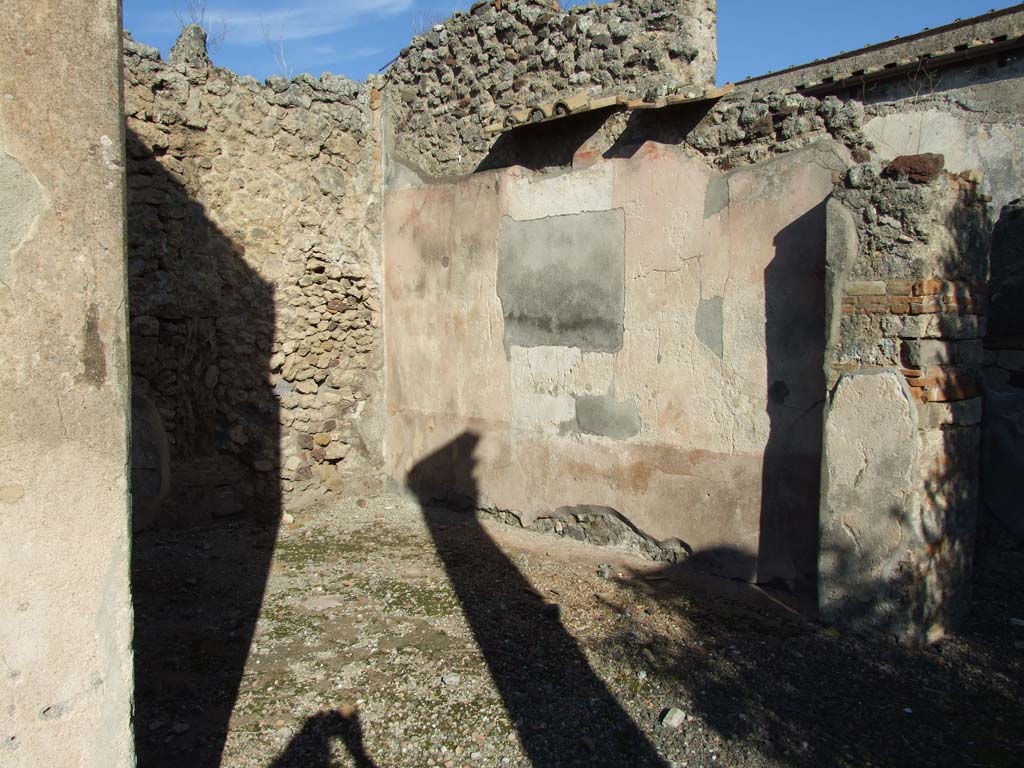 VI.14.43 Pompeii. December 2007. Doorway to room 16, exedra on north side of peristyle. Looking towards east wall.
According to PPM, the painting of Pindar and Corinna was found on the east wall.
Above a black zoccolo, the middle zone of the wall had a central aedicula with a red panel on either side.
At the centre was the wide gap left by the detachment of the central part of the painting, showing Pindar and Corinna (Helbig 1379, NAP inv. 9269).
See Carratelli, G. P., 1990-2003. Pompei: Pitture e Mosaici. Vol.5. Roma: Istituto della enciclopedia italiana, (p.463).
According to Schefold (1957) the painting was found on the north wall.
Schefold said in 1962, that the painting had been transferred to Naples Archaeological Museum, Pindar, Myrtis and Corinna.
See Schefold, K., 1962. Vergessenes Pompeji. Bern: Francke. (Pl. 57, 2)
According to Richardson, the wall painting of Pindar and Corinna, found on the north wall, had the inventory number NAP 9269.
He also gave the Helbig reference as Helbig 1379.
See Richardson, L., 2000. A Catalog of Identifiable Figure Painters of Ancient Pompeii, Herculaneum. Baltimore: John Hopkins. (p.67).
However, NAP 9269 is a painting of Bacchus and Silenus, from VII.7.32, and according to Elia the painting of Pindar, Myrtis and Corinna was inventory number: s.n (senza numero).
See Elia, O. (1932): Pitture murali e mosaici nel Museo Nazionale di Napoli. Rome: La Libreria dello Stato. (p.14, no.5: Gara di citaredo).
According to Helbig the exedra, left from peristyle, contained a painting of: Gods (deification of) of Homer. This had the same number as the above.
See Helbig, W., 1868, Wandgemälde der vom Vesuv verschütteten Städte Campaniens. Leipzig: Breitkopf und Härtel. (1379).