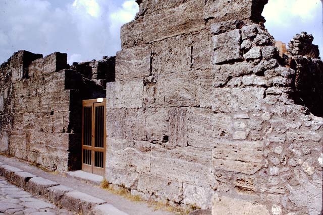 VI.14.43 Pompeii. December 2007. Room 1, looking north towards table next to impluvium in atrium.
