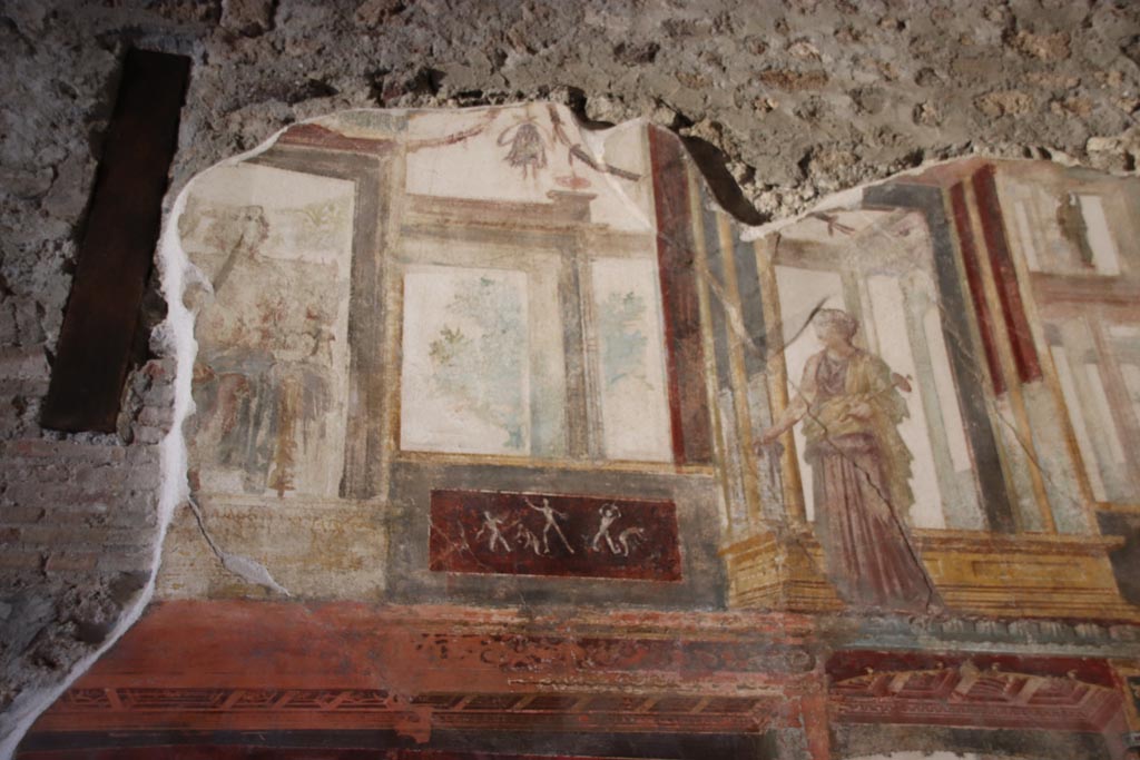VI.15.1 Pompeii. October 2023. Upper north wall of exedra, detail from centre above middle panel. Photo courtesy of Klaus Heese.