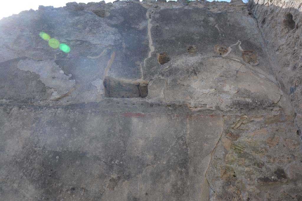 VI 15 5 Pompeii. March 2019. Cubiculum 4, detail from upper west wall, with vaulted ceiling outlined over the bed alcove.
Foto Annette Haug, ERC Grant 681269 D�COR.
