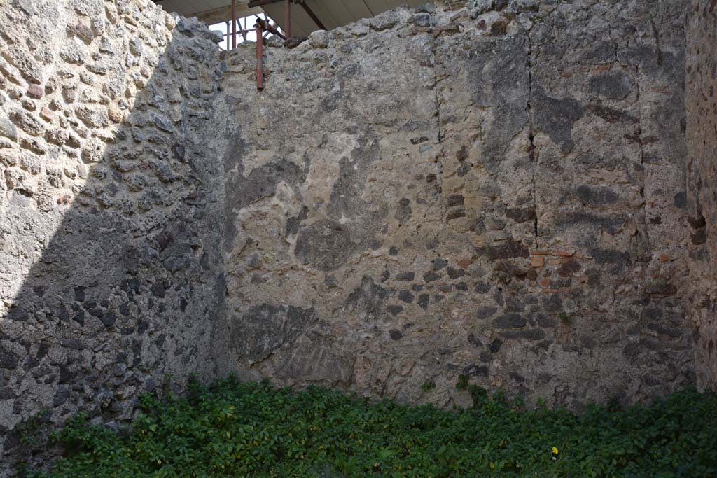 VI 15 5 Pompeii. March 2019. Room 10, looking towards south-east corner and south wall.
Foto Annette Haug, ERC Grant 681269 D�COR.
