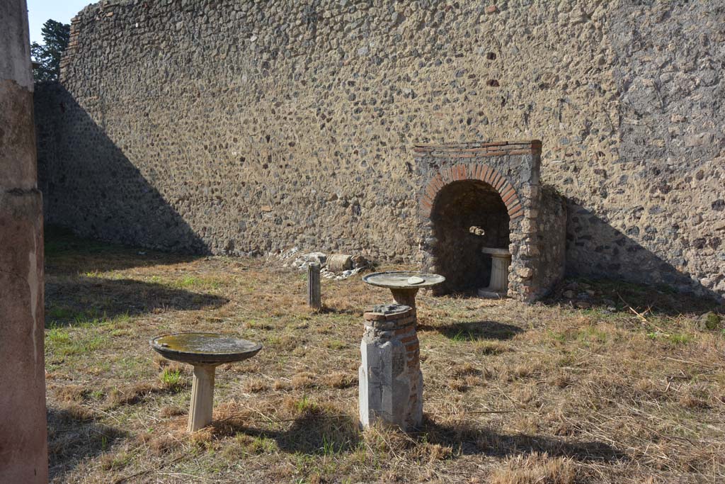 VI 15 5 Pompeii. October 2019. Looking south-west across garden area from east portico.
Foto Annette Haug, ERC Grant 681269 D�COR.

