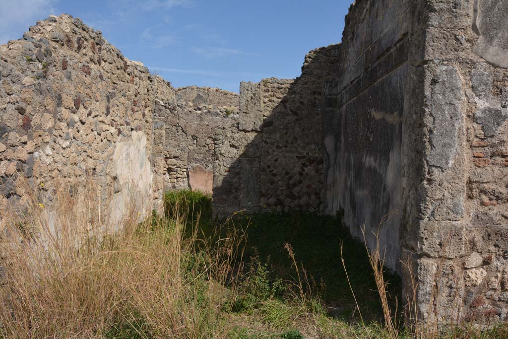 VI 15 5 Pompeii. March 2019. Oecus 24, looking east from east portico.
Foto Annette Haug, ERC Grant 681269 D�COR.
