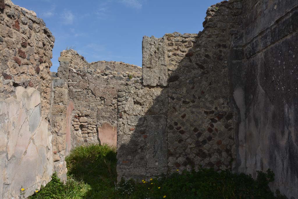 VI 15 5 Pompeii. March 2019. Oecus 24, looking towards east wall, with doorway into north ala 6.
Foto Annette Haug, ERC Grant 681269 D�COR.
