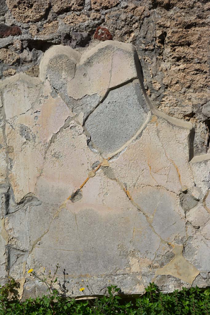 VI 15 5 Pompeii. March 2019. 
Oecus 24, detail of remaining decoration at east end of north wall above bed recess.
Foto Annette Haug, ERC Grant 681269 D�COR.
