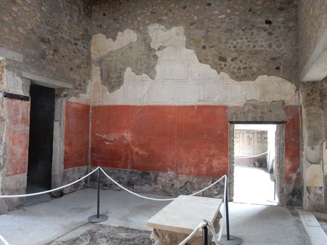 VI.15.8 Pompeii. May 2010. West side of atrium.