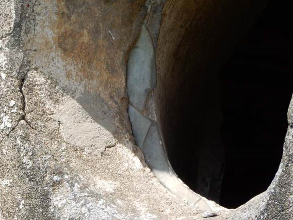 VI.15.8 Pompeii. May 2015. Detail from small upper window in cubiculum. Photo courtesy of Buzz Ferebee.
