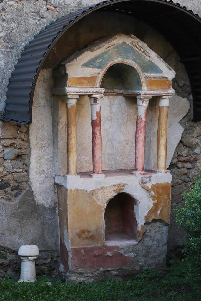 VI.15.8 Pompeii. December 2018.
Household shrine in the garden. Photo courtesy of Aude Durand.