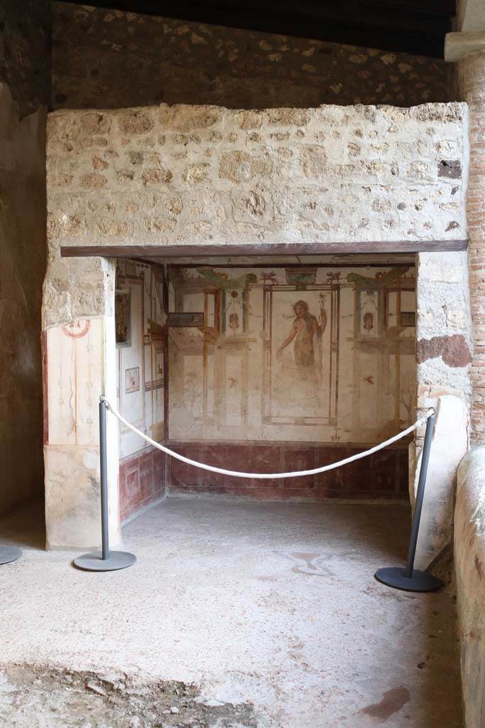 VI.15.8 Pompeii. December 2018.
Looking south across portico towards summer triclinium. Photo courtesy of Aude Durand.