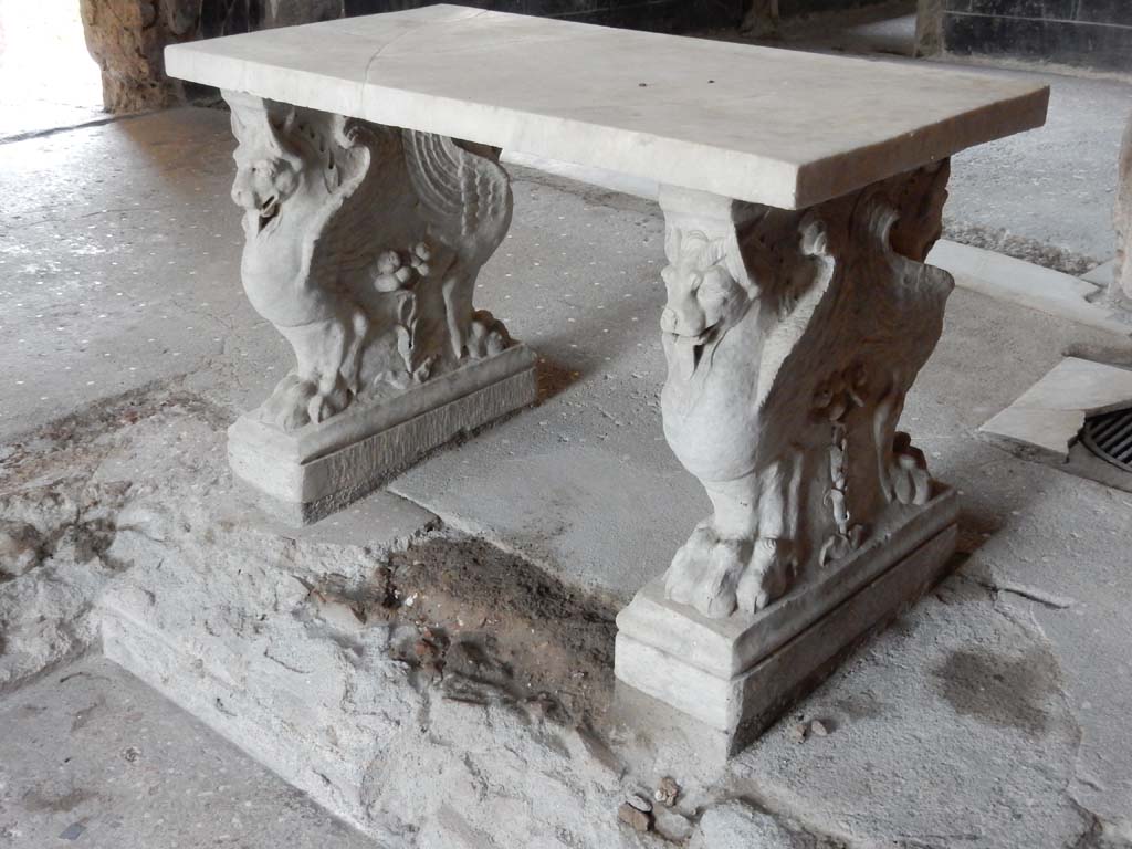 VI.15.8 Pompeii. June 2019. Looking towards marble table at west end of impluvium.
Photo courtesy of Buzz Ferebee.